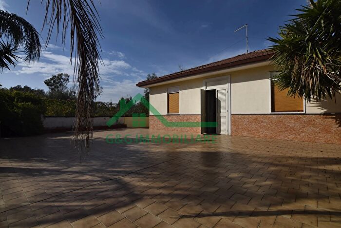 Casa trilocale in vendita in Via Celidonia, Catania