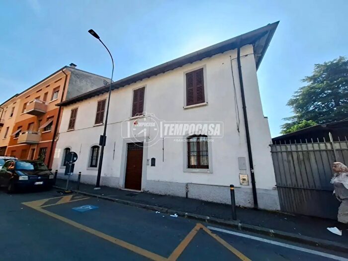 Appartamento con 5 locali in vendita in Via Luciano Manara, Brescia