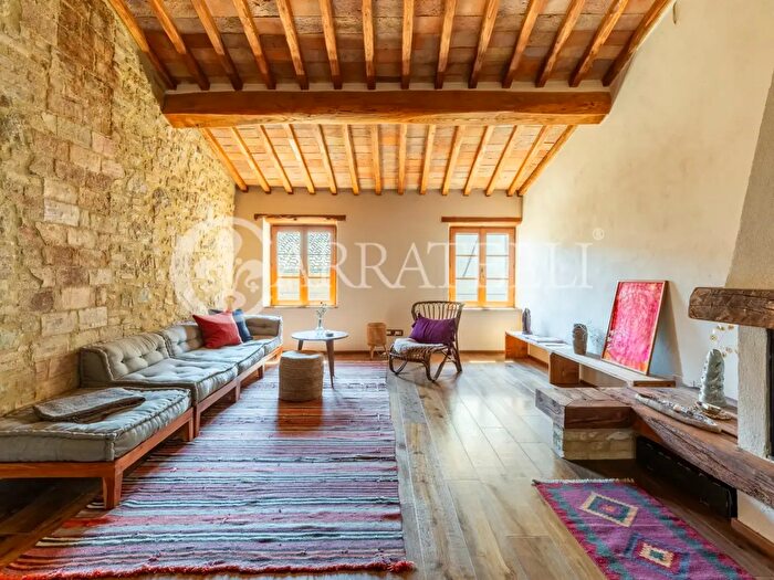 Appartamento con 6 locali in vendita in Via Dante Alighieri, San Quirico DOrcia