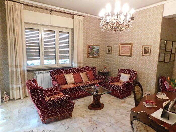 Appartamento con 6 locali in vendita in Via S Giuliano, Ragusa