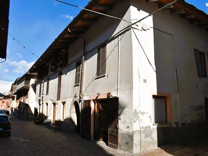 Appartamento trilocale in vendita in Via Roma, Oulx