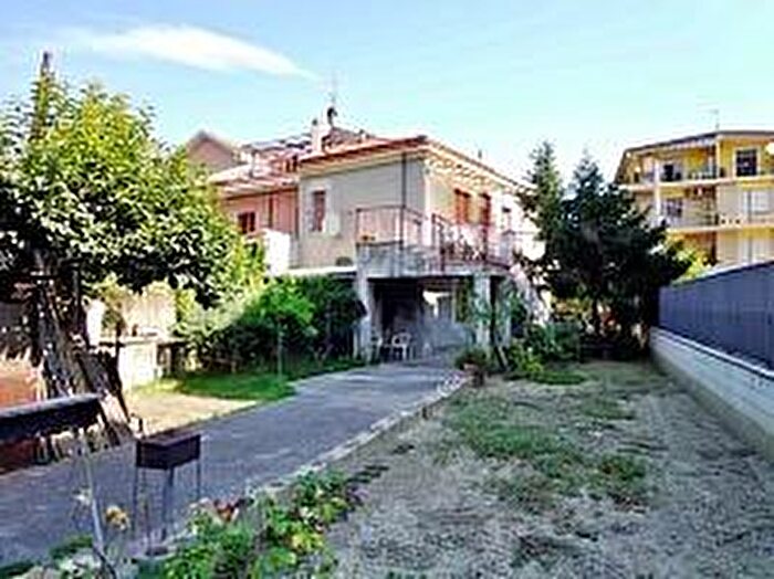 Casa con 8 locali in vendita in Via Luca da Penne Chieti Ch, Chieti