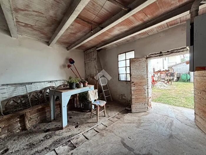 Casa con 9 locali in vendita in Via Piave, Istrana