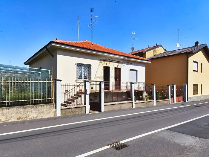 Appartamento bilocale in vendita in Via Zara, Cislago