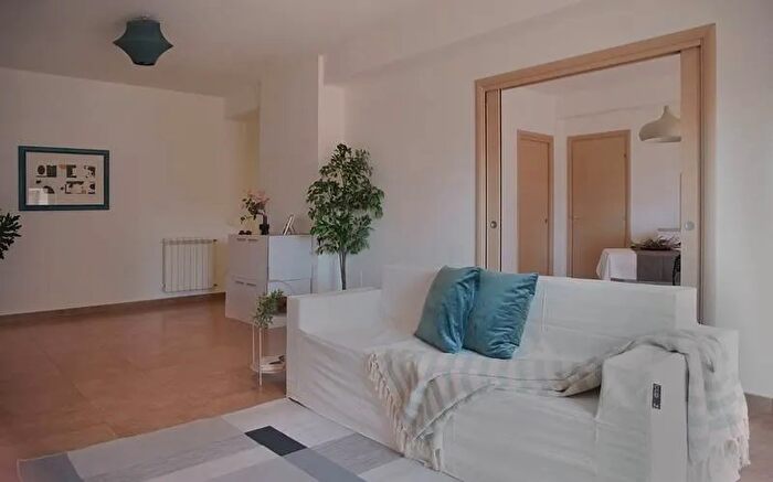 Appartamento con 6 locali in vendita in Via Cartesio Gela, Gela