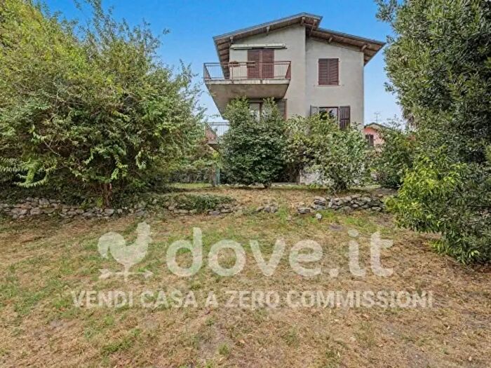 Casa con 6 locali in vendita in Via Casarico, Laveno Mombello
