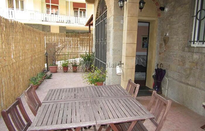 Appartamento con 6 locali in vendita in Via Raffaele Pratolongo, Genova