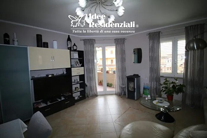 Appartamento trilocale in vendita in Via La Galatea, Palau