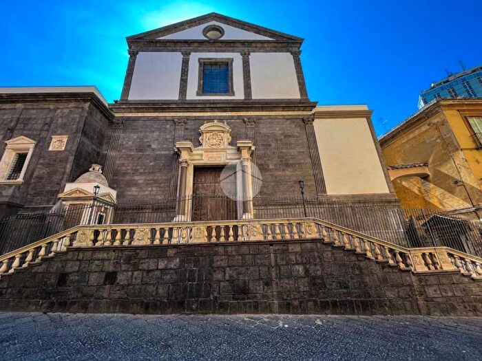 Appartamento bilocale in affitto in Largo Santa Maria La Nova, Centro Storico, Napoli