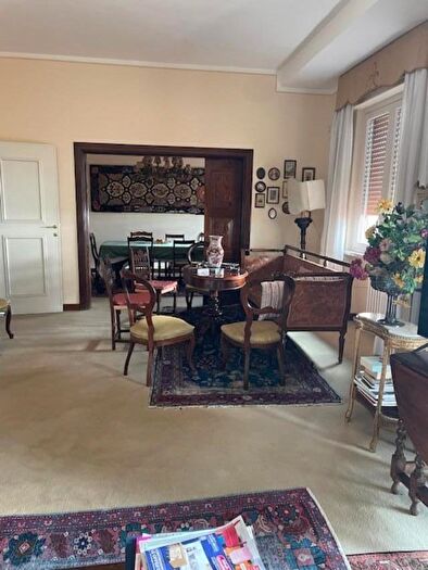 Appartamento con 9 locali in vendita in Pisa