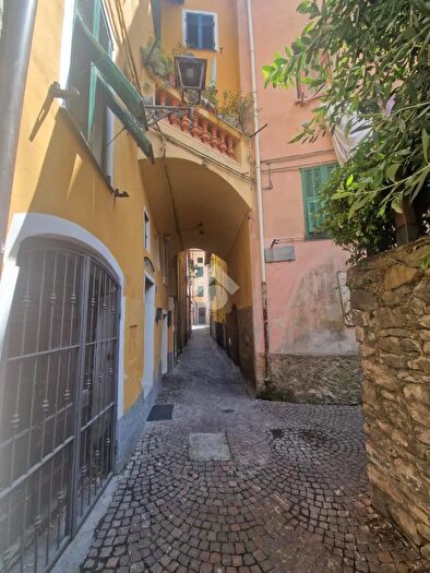 Appartamento con 6 locali in vendita in Via Ruffini, Badalucco