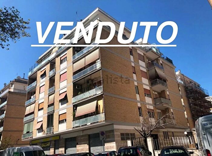 Appartamento trilocale in vendita in Viale Giovanni Battista Valente Roma, Roma