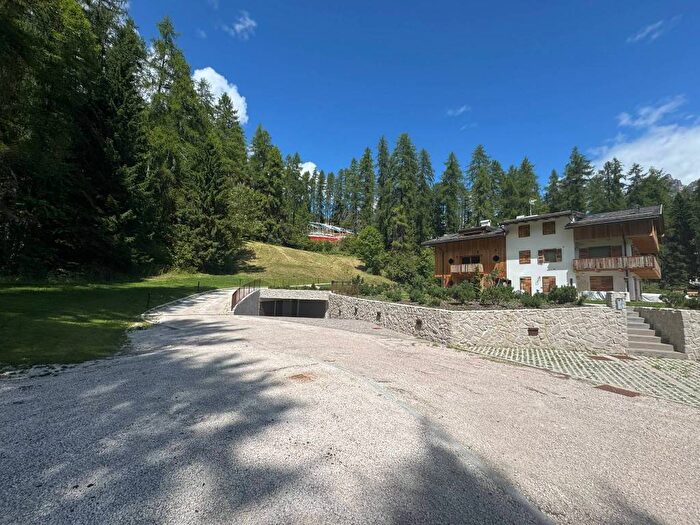 Appartamento con 6 locali in affitto in Frazione Ronco, Centro, Cortina dAmpezzo