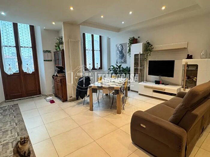 Appartamento trilocale in vendita in Via IV Novembre, Ossona