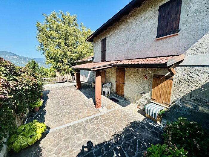 Casa quadrilocale in vendita in Via Caduti del Monte Caio, Corniglio