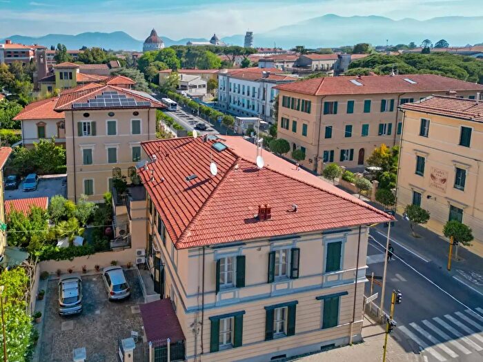 Casa con 15 locali in vendita in Pisa