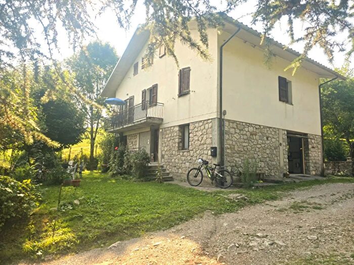 Casa con 6 locali in vendita in Verghereto