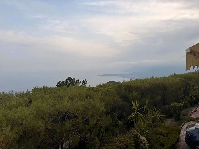 Appartamento trilocale in vendita in Via Alpe Summa, Ventimiglia