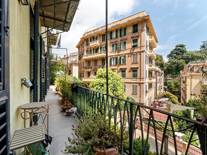 Appartamento con 6 locali in vendita in Via Assarotti, Genova
