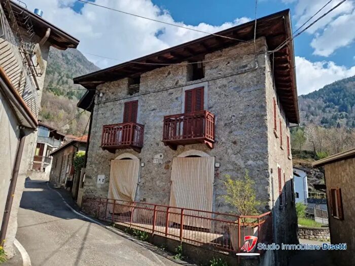 Casa con 10 locali in vendita in Via Santa Croce, Sonico