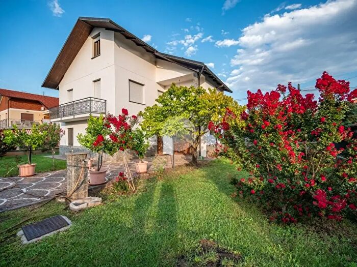 Casa con 8 locali in vendita in Via Guglielmo Marconi, Volvera