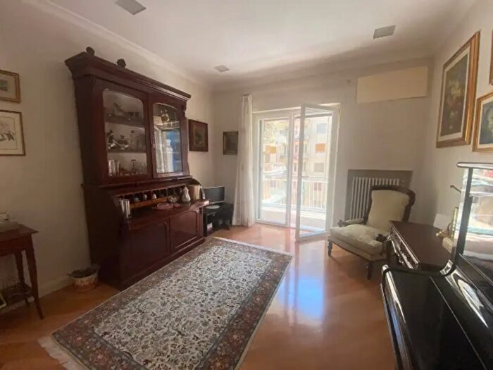 Appartamento con 5 locali in vendita in Via Bernardo Cavallino, Napoli