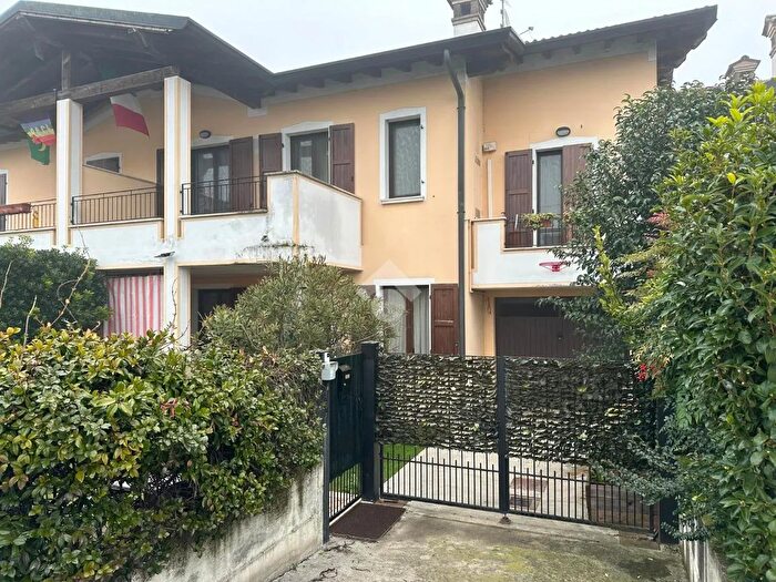 Casa con 5 locali in vendita in Via Badia, Leno