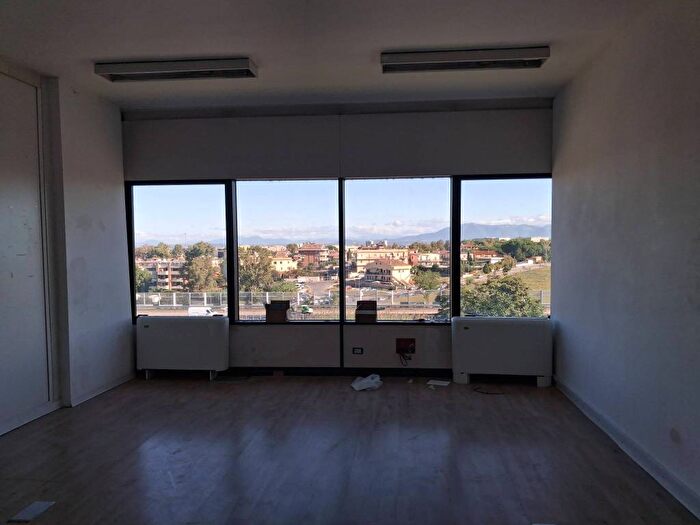 Casa con 6 locali in affitto in Via Domenicantonio Schiavone, Massimina, Roma