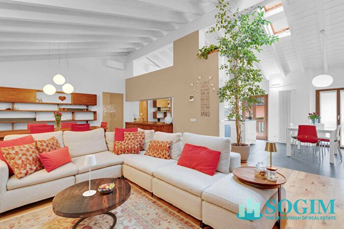 Appartamento quadrilocale in vendita in Via Ariberto, Cantu