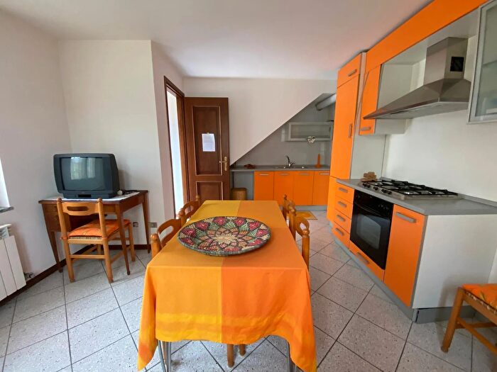 Casa bilocale in vendita in Ziano Piacentino