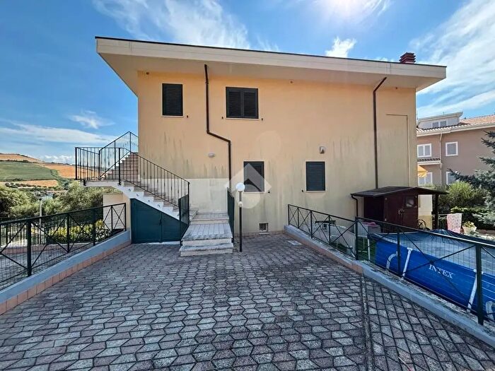 Casa trilocale in vendita in Via C Monteverdi, Pineto