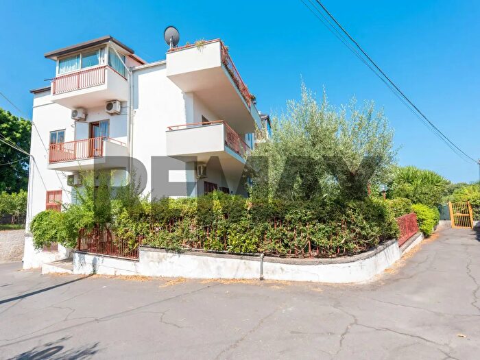 Appartamento quadrilocale in vendita in Via Lavatoio, Sant'Agata Li Battiati