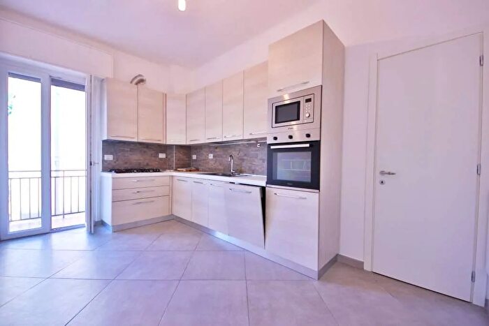 Appartamento con 5 locali in vendita in Via Cei, Genova