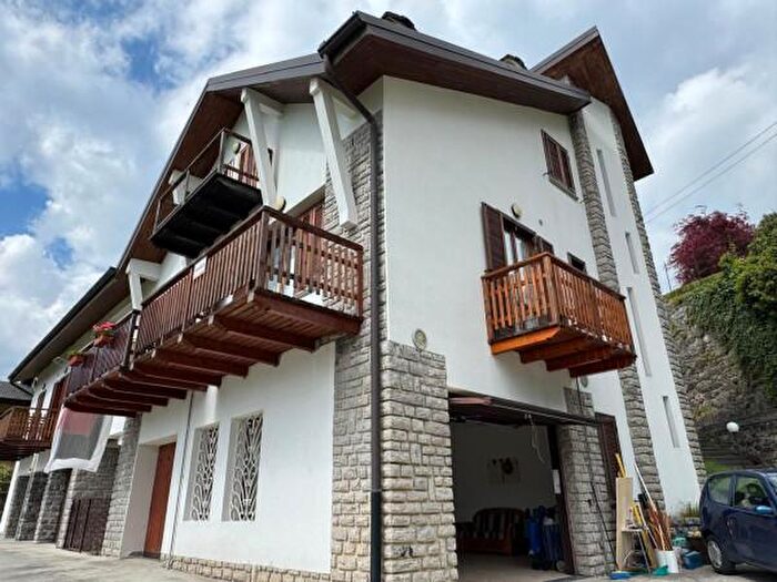 Appartamento trilocale in vendita in Via San Bartolomeo, Gromo