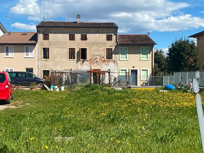 Casa con 5 locali in vendita in Nogarole Rocca