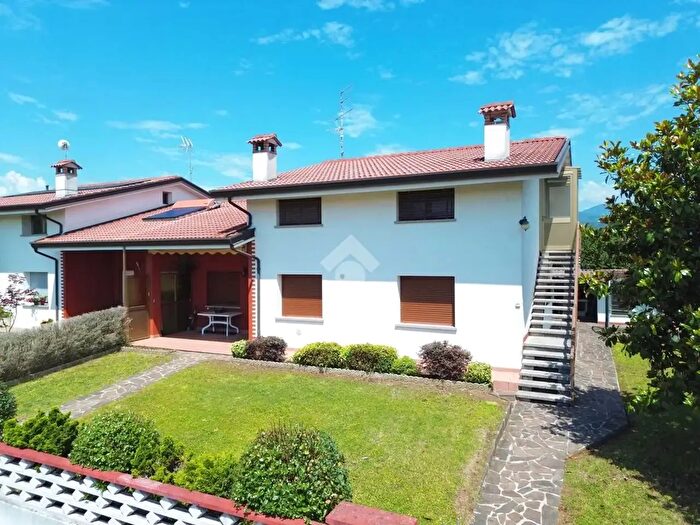 Casa con 11 locali in vendita in Via delle Betulle, Sequals