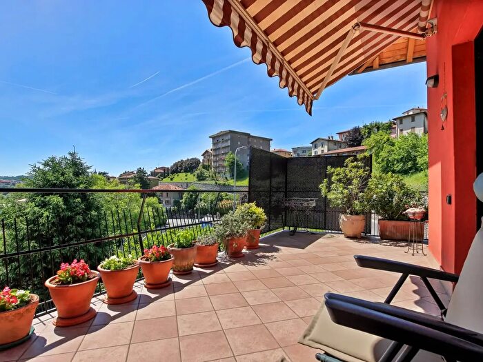 Appartamento quadrilocale in vendita in Via Primo Maggio, Almenno San Salvatore