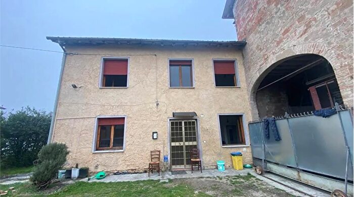 Casa con 8 locali in affitto in Via Contrada Correggio Re Correggio Prato, Correggio