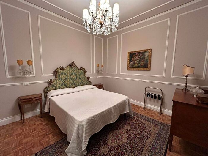 Appartamento con 5 locali in affitto in Piazza del Popolo, MontecatiniTerme