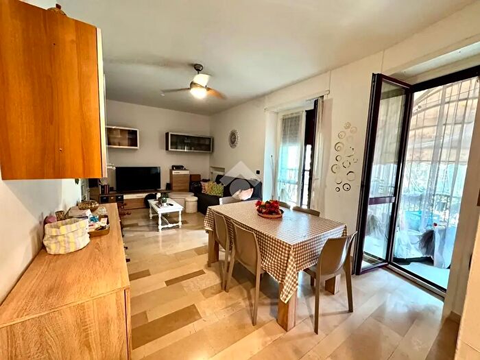 Appartamento trilocale in vendita in Via Pola, Novara