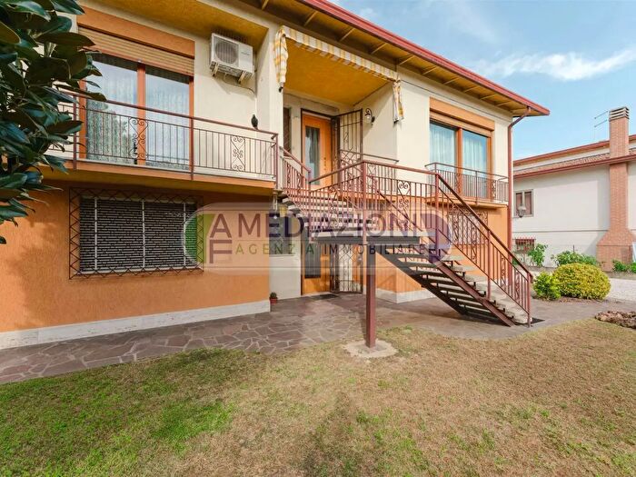 Casa con 9 locali in vendita in Via Mazzini, Mira