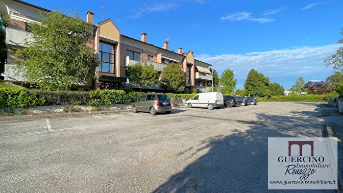 Appartamento bilocale in vendita in Via Romagna Cento, Cento