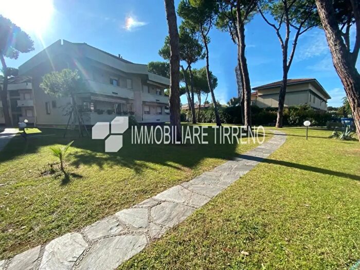 Appartamento trilocale in vendita in Serchio, Massa