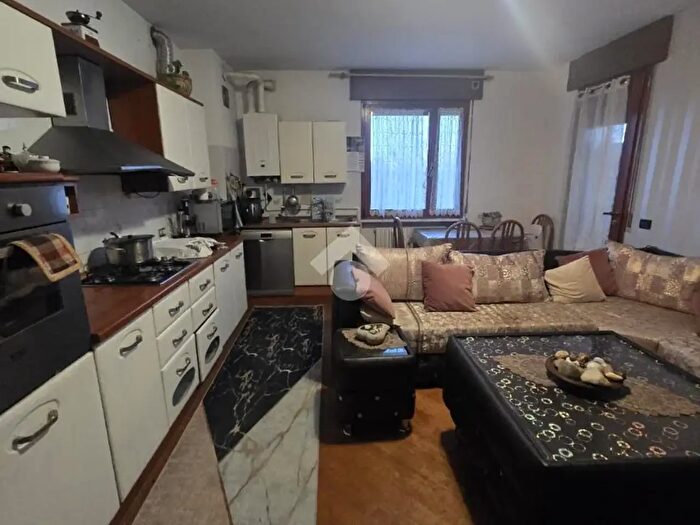 Appartamento trilocale in vendita in Via XXV Aprile, Castello DArgile