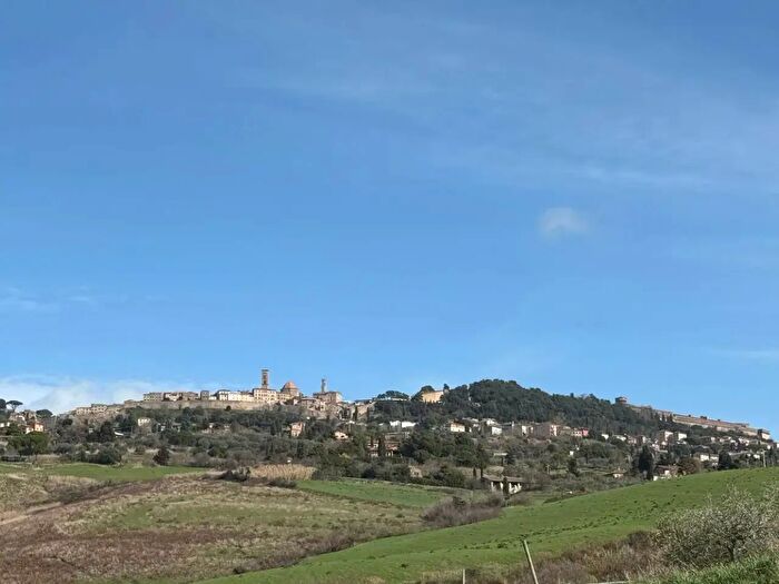 Appartamento quadrilocale in vendita in Viale Cesare Battisti, Volterra