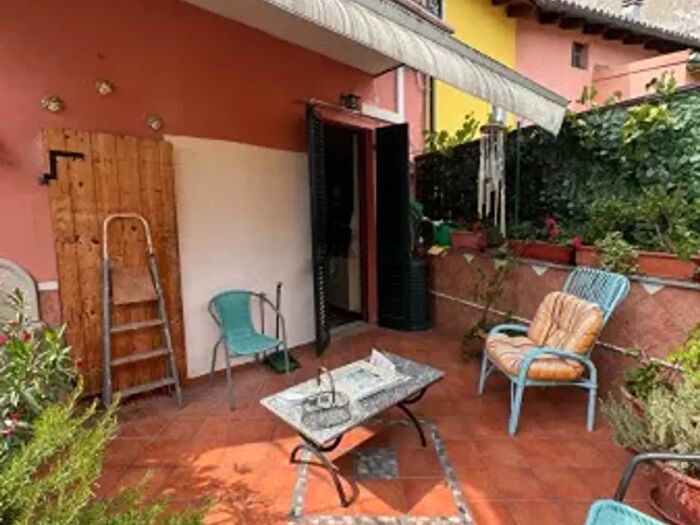 Casa con 6 locali in vendita in Via Vittorio Emanuele II, Villalvernia