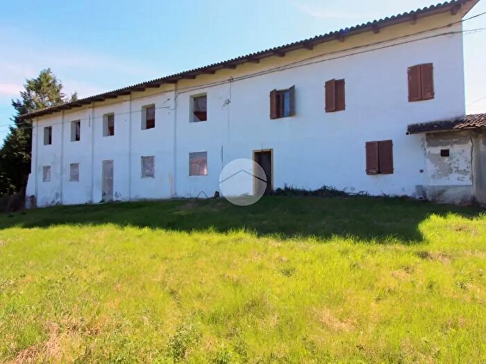 Casa quadrilocale in vendita in Frazione Baroli, Baldissero DAlba