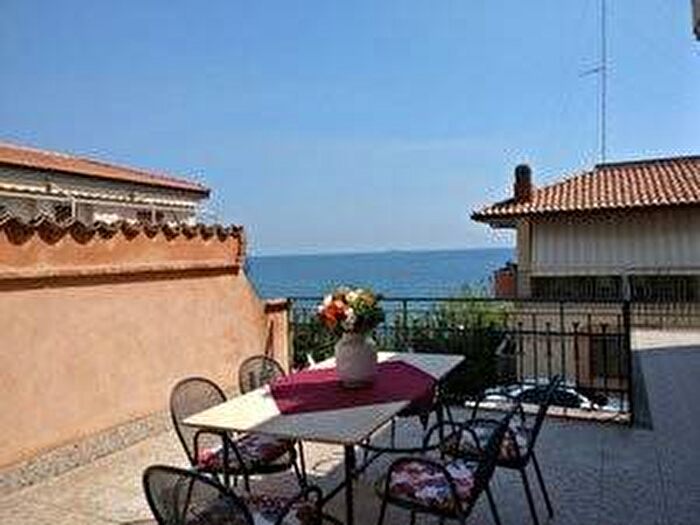 Appartamento trilocale in affitto in Via Livorno, Centro, Aci Castello