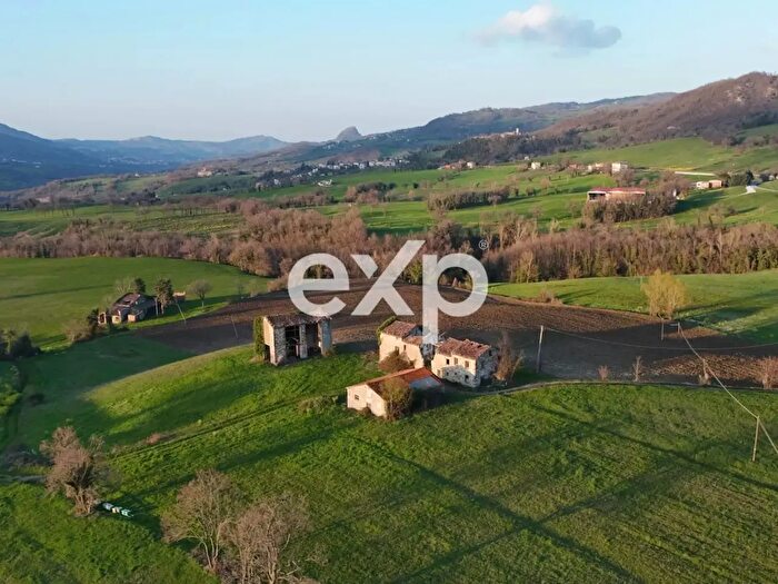 Casa con 10 locali in vendita in Pennabilli