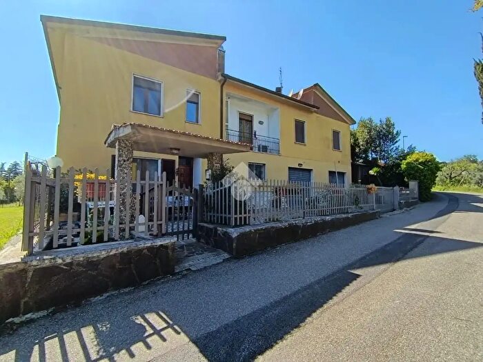 Casa con 8 locali in vendita in Località Molinelle, San Gemini